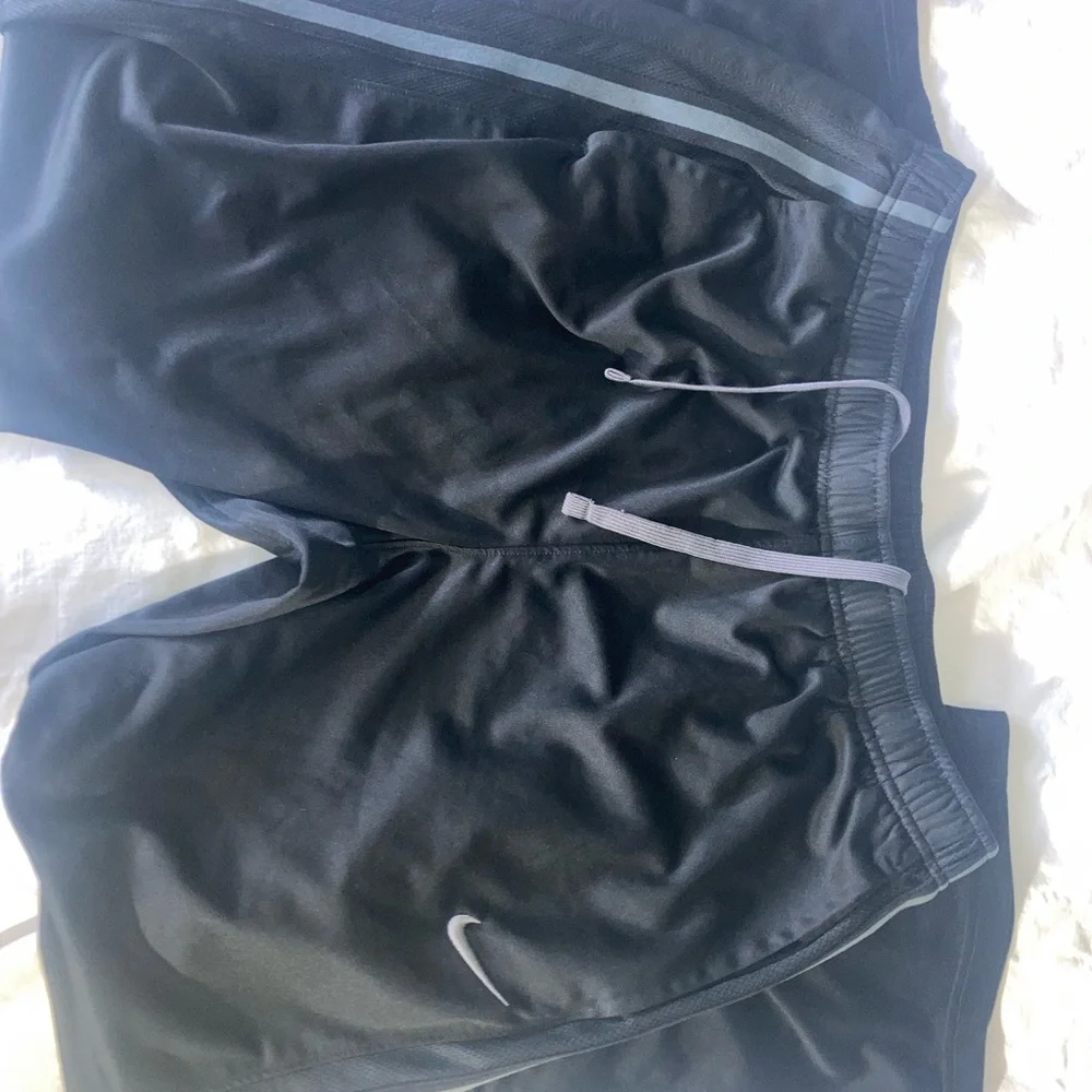 Nike Black and Gray Performance Joggers - Picture 2 of 5